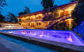 Hotel Tres Banderas
